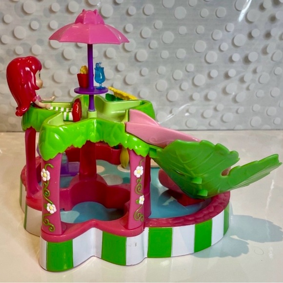 STRAWBERRY SHORTCAKE Splashin’ Petal Pool Strawberry Shortcake & Lemon Meringue - Picture 7 of 14